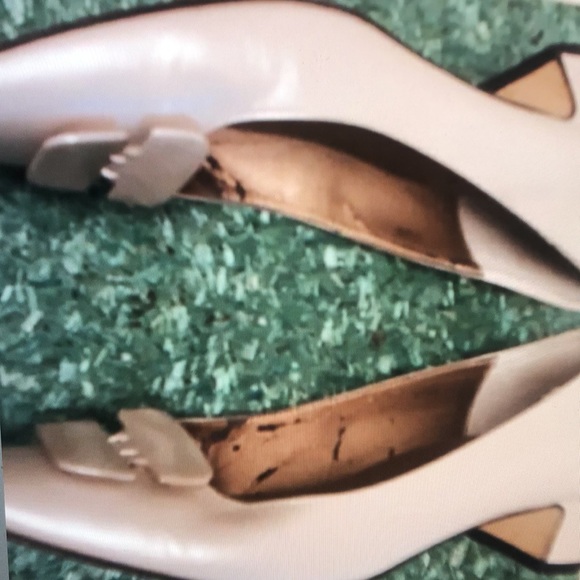 Vaneli soft pale gold cream dress shoes and half inch heel - Picture 4 of 5
